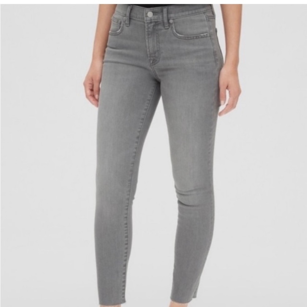 Gap Mid Rise True Skinny Ankle light grey jeans